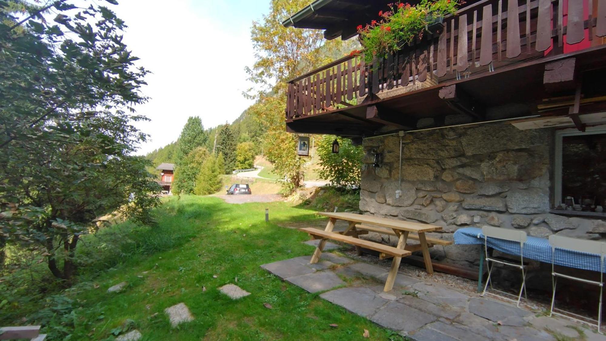 Petit Chalet Rustique Et Bucolique Bovernier Exterior photo