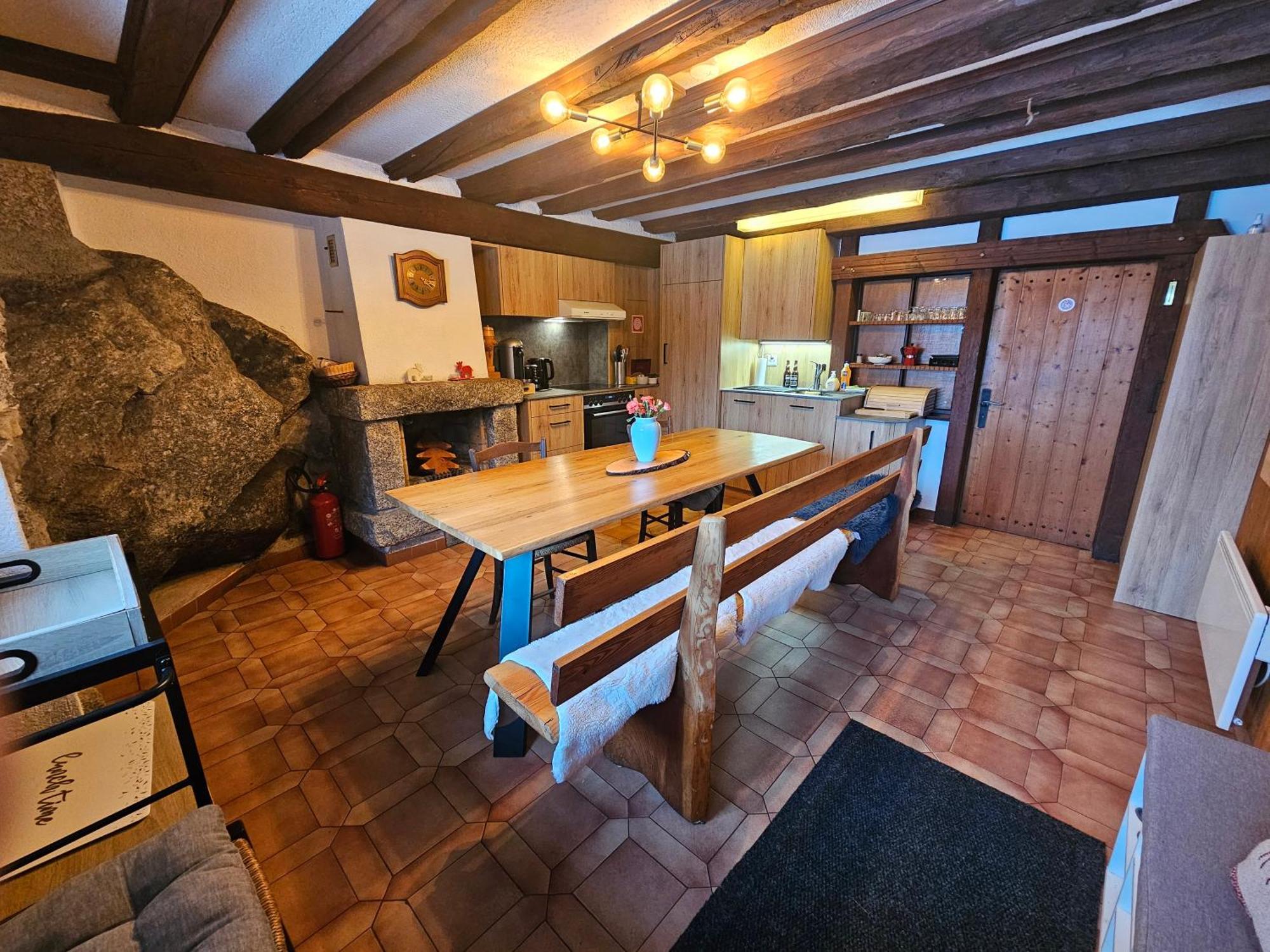 Petit Chalet Rustique Et Bucolique Bovernier Exterior photo